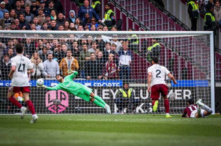 West Ham Stun Arsenal as Ben White Injury and Tactical Chaos Derail Arteta’s Side